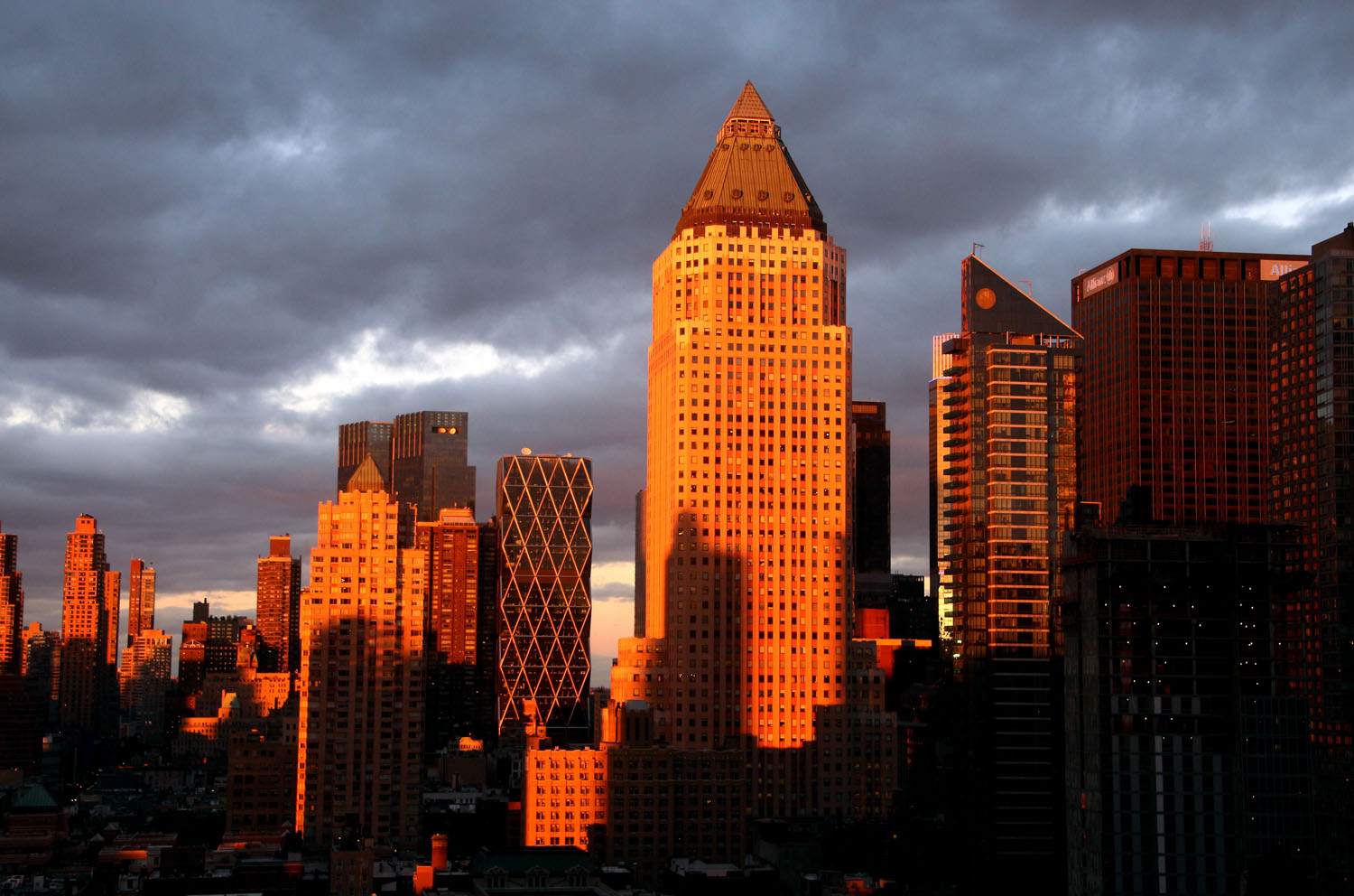 Pencil-Building-NYC-sunset